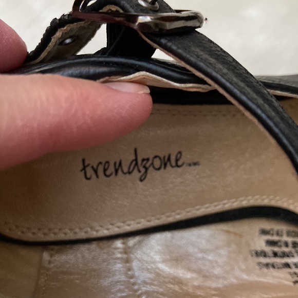 COPY - Cute little wedge heel shoes in size 9M - Picture 6 of 7